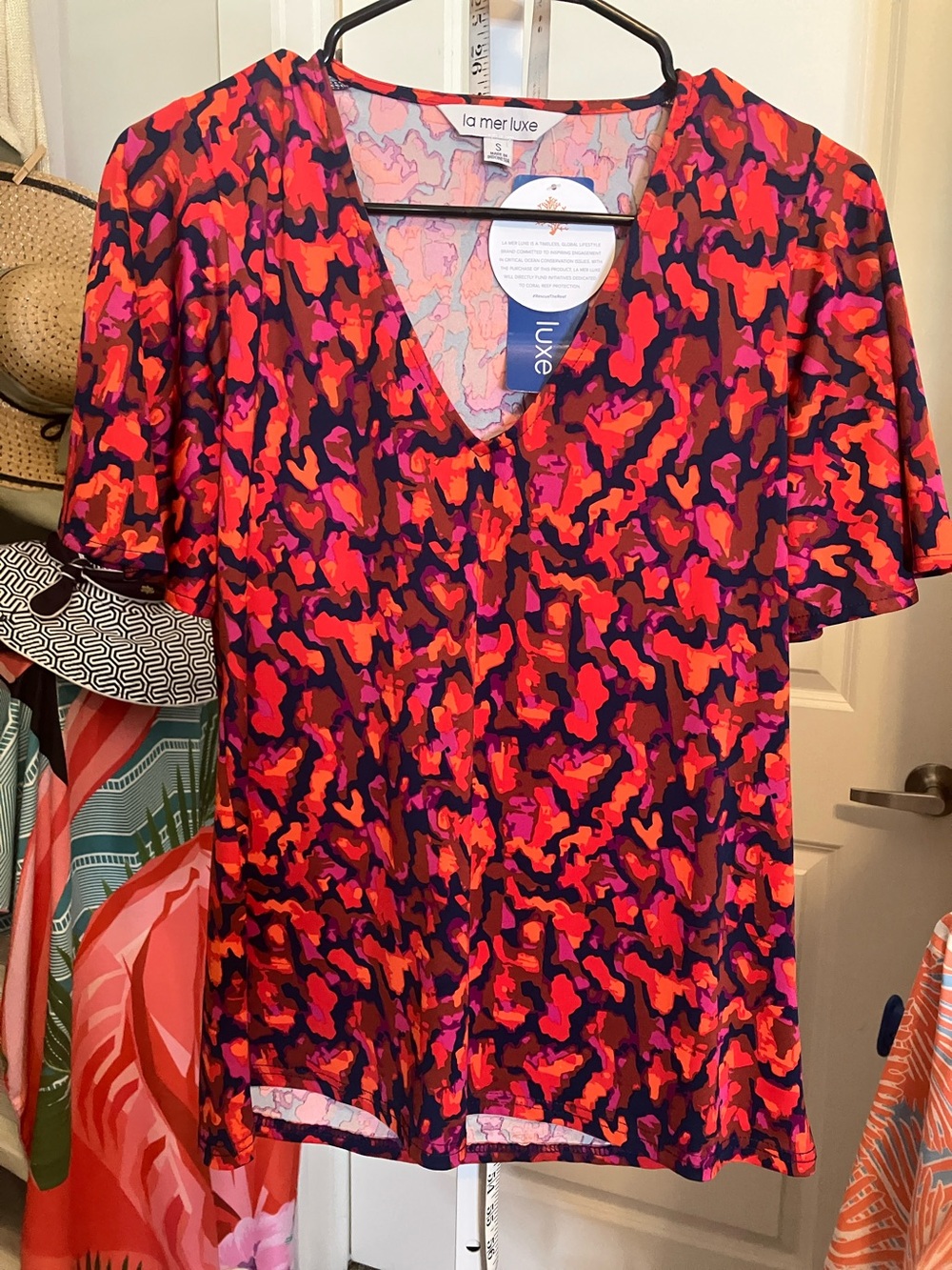 La Mer Luxe Women's V-Neck Short Sleeve Top — Fuchsia Multi Print